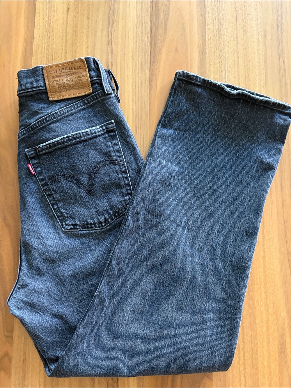 Levi’s Premium Ribcage Straight - Picture 2 of 9